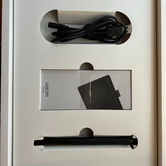 Wacom Intuos Creative Pen Bluetooth Tablet Medium - Black OPEN BOX - Picture 6 of 6
